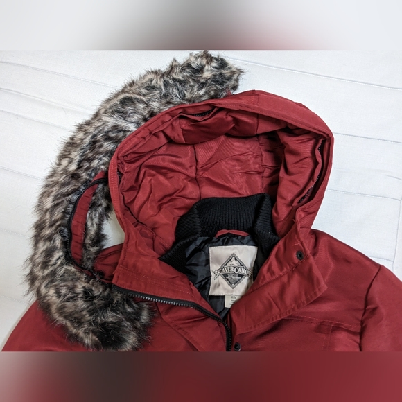 NWOT Beaver Canoe Winter Jacket with Detachable Faux Fur from Hood Mid-Length - Picture 3 of 6